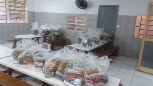 Secretaria de Educação entrega Kits de Alimentos