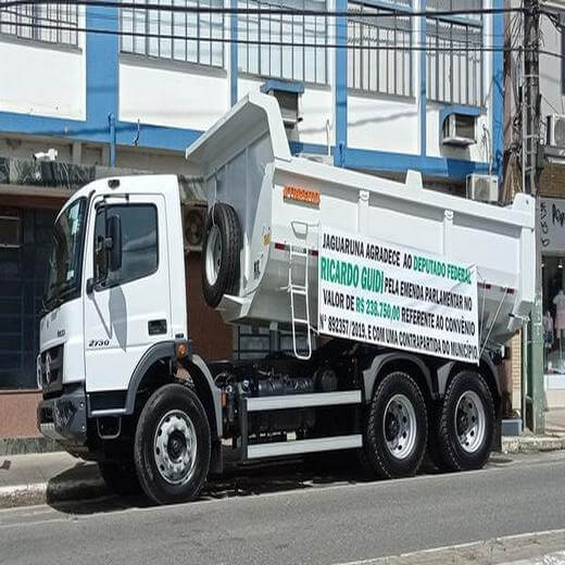 Jaguaruna adquire novo caminhão caçamba