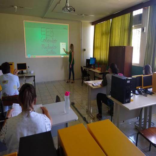 Professores da Rede Estadual Participam de Formação para uso das Lousas Digitais