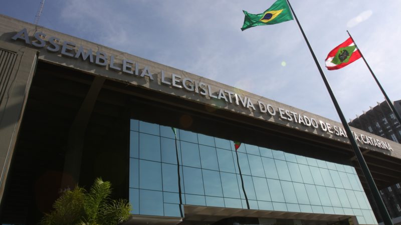 ALESC suspende recesso parlamentar