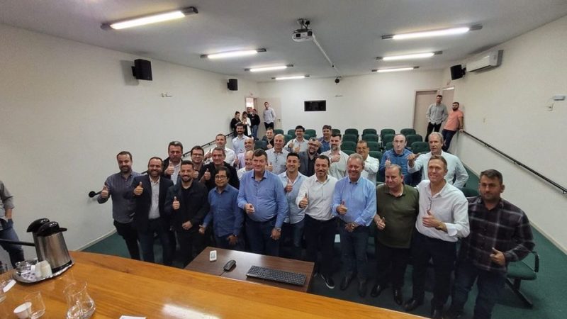 Prefeito em exercício de Sangão participa de reunião com o Governador na Amurel