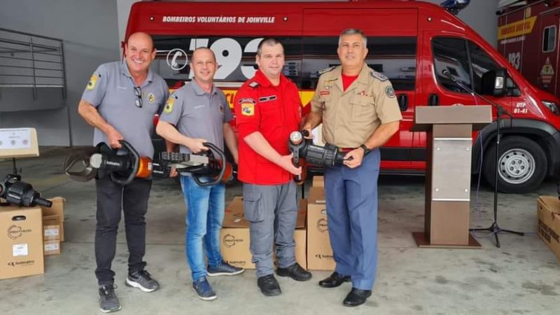 Bombeiros Voluntários de Jaguaruna recebe equipamentos do Governo do Estado