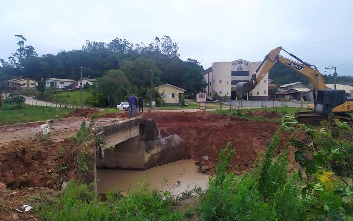 Começa em Sangão a construção das cabeceiras da ponte da Rua 27 de Setembro