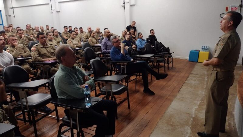 Prefeito e vice-prefeito prestigiam aula inicial de capacitação de policiais