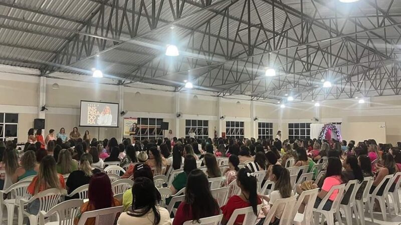 Mais de 300 mulheres participam de evento