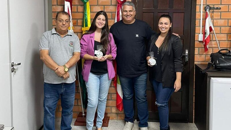 Vereadora de Capivari de Baixo visita Prefeitura de Sangão