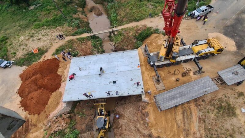 Ponte do Centro de Sangão começa a ser instalada