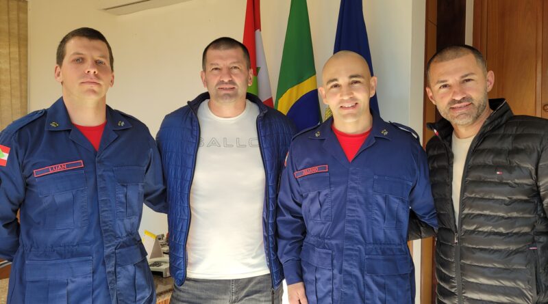 Prefeito Neném Bardini recebe visita dos Bombeiros Militares