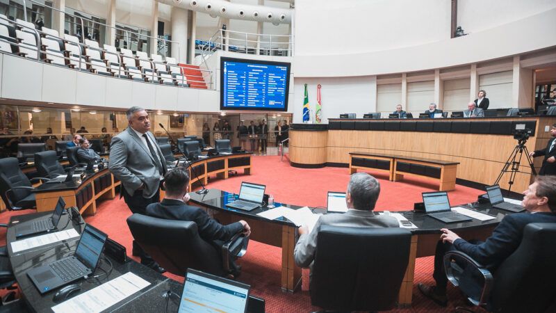 Plenário aprova projeto sobre uso de quadras poliesportivas de escolas