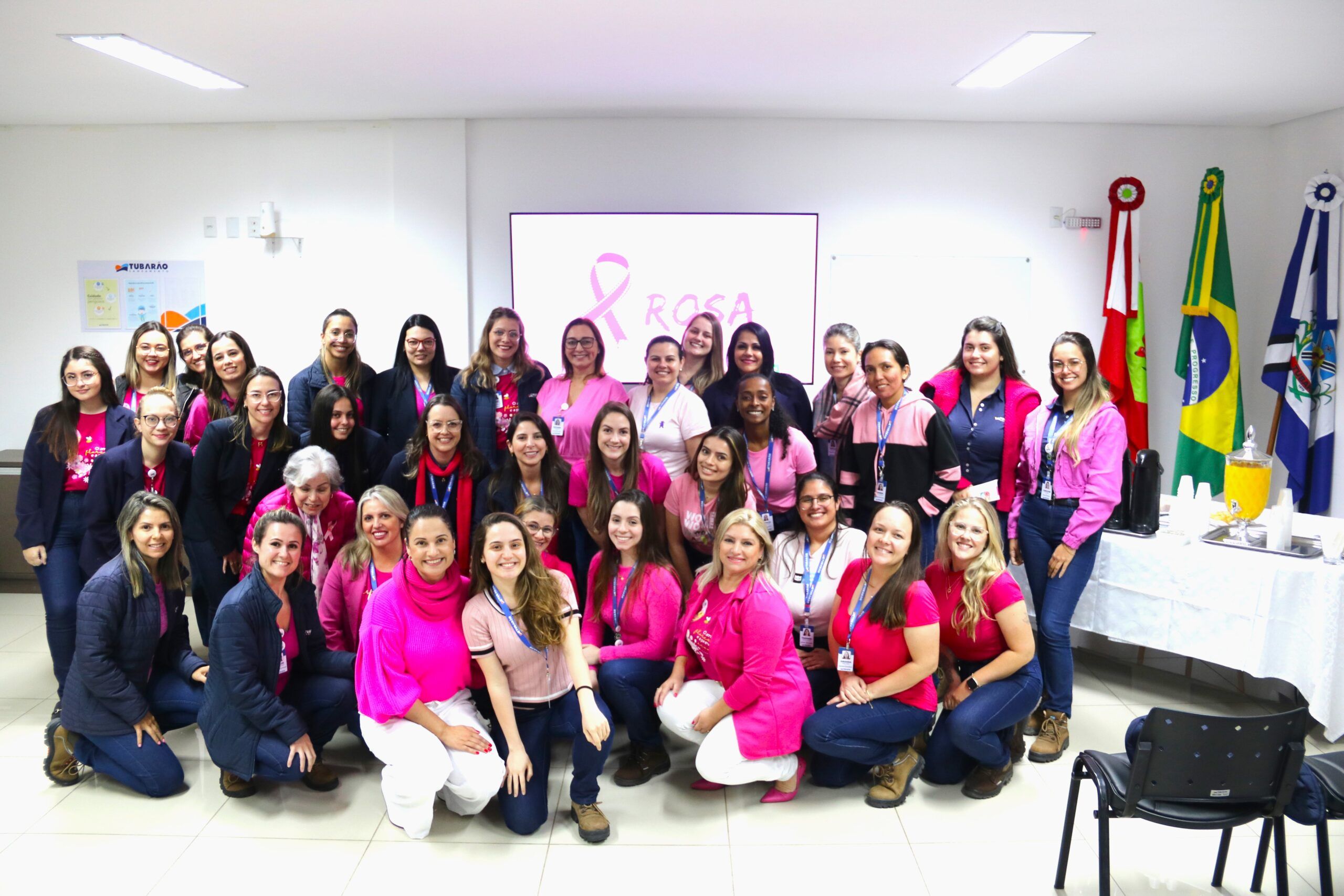 Outubro Rosa: colaboradoras da concessionária participam de palestra ministrada pela Rede Feminina de Combate ao Câncer