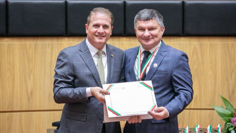 Empresário Mauro Cesar Finco recebe honraria do Parlamento Catarinense