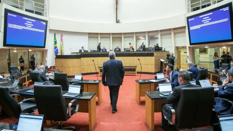 Deputados Repudiam Concessão de Título de Cidadão Catarinense a ex-Presidente