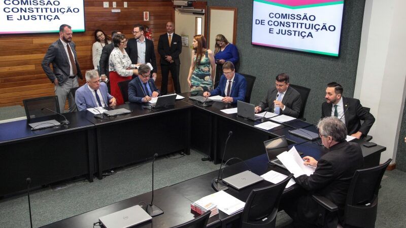 CCJ aprova propostas que ampliam lista de exames obrigatórios em recém-nascidos