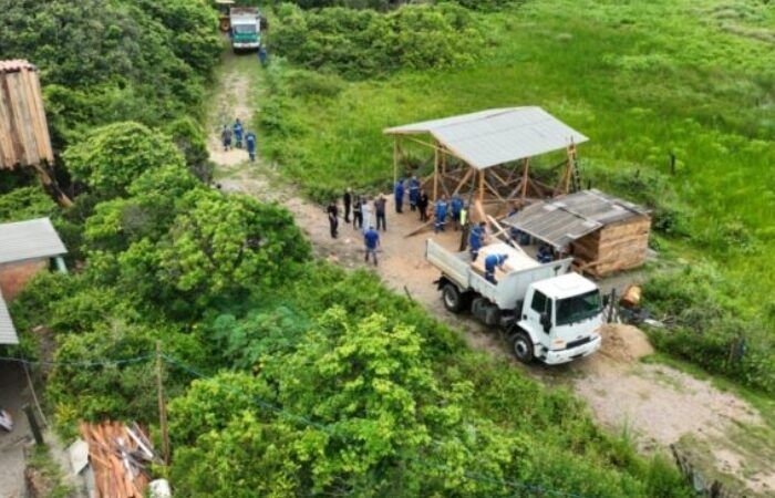 Operação conjunta inicia demolição de construções irregulares em APA de Imbituba