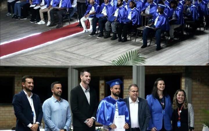 Formatura marca encerramento de cursos da Escola Móvel do SENAI em Jaguaruna 